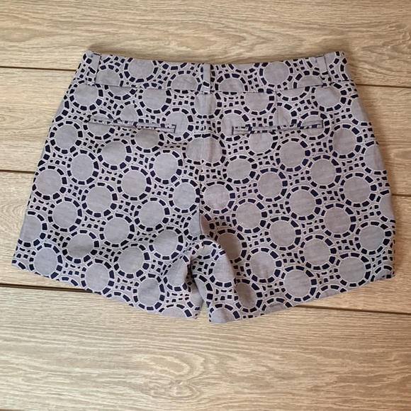 Banana Republic Navy Geometric Circle Print Shorts. Women’s Size 4 - Picture 3 of 5